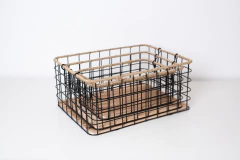 CANASTO “FOLK” DE METAL “L” CON BASE DE MADERA