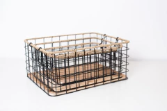 CANASTO “FOLK” DE METAL “M” CON BASE DE MADERA - Marian - Todo Organizado