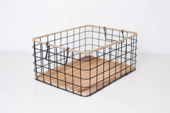 CANASTO “FOLK” DE METAL “L” CON BASE DE MADERA - comprar online