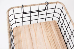 CANASTO “FOLK” DE METAL “M” CON BASE DE MADERA - comprar online