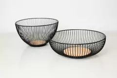 CANASTA FRUTERA "FOLK" #2 REDONDA BAJA METALICA CON BASE DE MADERA en internet