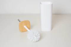 CEPILLO / ESCOBILLA DE BAÑO NORDICA CUADRADA LISO CON TAPA DE BAMBOO Y MANGO DE METAL - comprar online