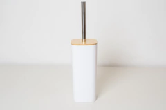 CEPILLO / ESCOBILLA DE BAÑO NORDICA CUADRADA LISO CON TAPA DE BAMBOO Y MANGO DE METAL