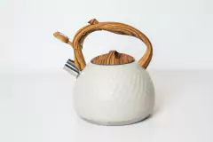 Imagen de PAVA DE ACERO INOXIDABLE " BATI" MANGO SIMIL MADERA 3 L