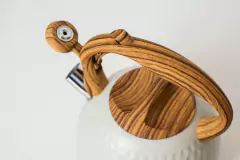 PAVA DE ACERO INOXIDABLE " BATI" MANGO SIMIL MADERA 3 L - comprar online