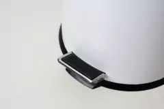 CESTO DE RESIDUO "TOOTSY" METALICO BLANCO 20 L CIERRE SILENCIOSO - comprar online