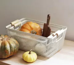 Imagen de CANASTO DE METAL "TRACY" "S" CON MANIJAS DE MADERA