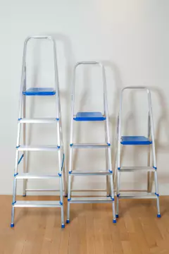 ESCALERA "MORY" DE 4 ESCALONES en internet