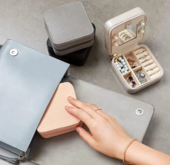 ALHAJERO "CAMELIA SQUARE MINI" CUERO ECOLOGICO en internet