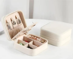 Imagen de ALHAJERO "CAMELIA SQUARE MINI" CUERO ECOLOGICO CON ESPEJO