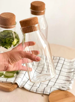 BOTELLA DE VIDRIO "JAMAICA" "S" CON TAPON DE CORCHO 300ml en internet