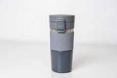 VASO TERMICO CON AGARRE ANTIDESLIZANTE CON INFUSOR en internet