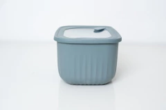 CONTENEDOR HERMETICO SILICONA CON TAPA Y VISOR RESPIRADOR GRIS "M"