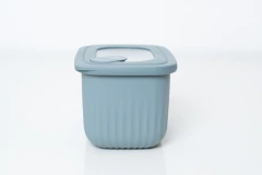 Imagen de CONTENEDOR HERMETICO SILICONA CON TAPA Y VISOR RESPIRADOR GRIS "M"