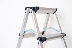 ESCALERA DE ALUMINIO "BANQUITO" 3 ESCALONES - comprar online