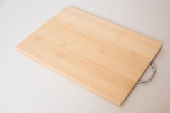 TABLA DE PICAR "INDONESIA" BAMBOO "L" CON AGARRADERA METALICA - tienda online
