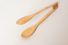 PINZA DE MADERA "VALSEN" DE BAMBOO DOBLE CON PUNTA REDONDEADA 30cm - Marian Todo Organizado