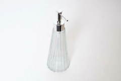 DISPENSER DE JABON LIQUIDO "RAYAS" DE VIDRIO CON PICO PLATEADO en internet