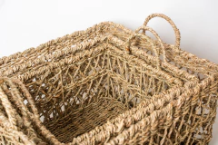 Imagen de CANASTO/CAJA "MOZAMBIQUE" RECTANGULAR DE SEAGRASS CON MANIJAS "M"