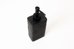 DISPENSER "DEREK" DE MARMOL ASPERO NEGRO 19cm - comprar online