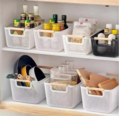 CANASTO DE METAL "TRACY" "S" CON MANIJAS DE MADERA en internet