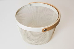Imagen de CANASTO "ZABELLE" REDONDO CON MANIJA DE BAMBOO