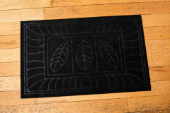 ALFOMBRA "FELPUDO HOJAS" CON POLYESTER Y GOMA en internet