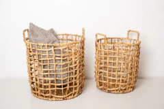 Imagen de CANASTO "MARTINIQUE" REDONDO ALTO CON MANIJA GRANDE