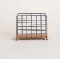 SERVILLETERO "FOLK" DE METAL CON BASE DE MADERA VERTICAL en internet