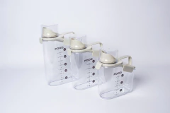 BOTELLA FRASCO CONTENEDOR "DROP" CON PICO VERTEDOR Y MEDIDOR "M" DE ACRÍLICO - comprar online