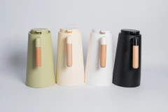 JARRA TERMICA "FELICIA" CON ASA DE MADERA - Marian Todo Organizado