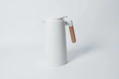 JARRA TERMICA "FELICIA" CON ASA DE MADERA - Marian Todo Organizado