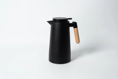 JARRA TERMICA "FELICIA" CON ASA DE MADERA - Marian Todo Organizado