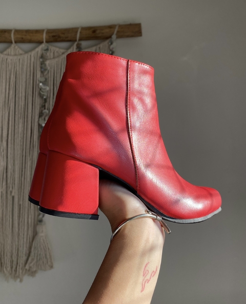 KOHN RED
