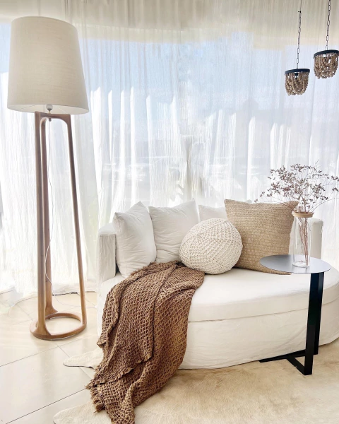 LAMPARA DE PIE. Guindo