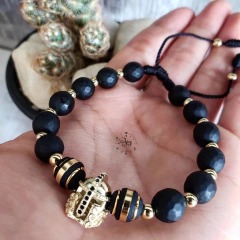 PULSERA CON CASCO GLADIADOR, NEOPRENO Y PIEDRA ONIX MATE