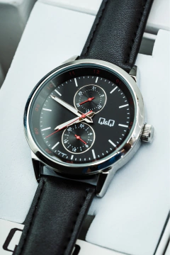 Reloj Q&Q A11A-002PY CUERO en internet