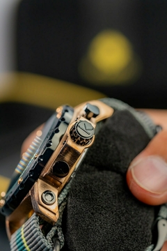 RELOJ KOSMO K3932G CRONÓGRAFO DOS PULSOS INTERCAMBIABLES - GOLDEN STORE