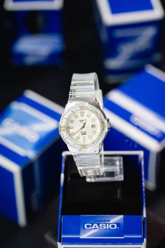 Reloj Casio LRW-200HS-7EV - GOLDEN STORE