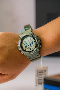 Reloj Casio AE-1500WHX-3AV - comprar online