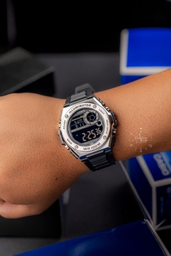 Reloj Casio MWD-100H-1B - tienda online