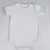 Body de bebê em suedine branco com detalhe lilás, ideal para roupas infantis.