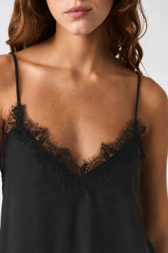 Musculosa Raina en internet