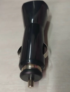 Cargador Auto USB 12v 1a Negro en internet