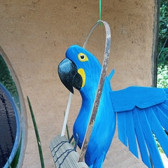 Arara Azul Miriti Asa Aberta - comprar online