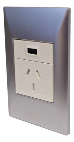 Llave Cambre Sxxii Toma Usb + 220v Blanco Y Aluminio - comprar online