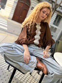 Blusa Paris Brown en internet