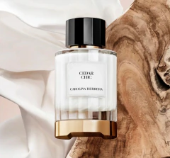 LACRADO - Cedar Chic Eau de Parfum - CAROLINA HERRERA na internet