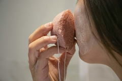 Esponja Konjac Arcilla Roja Limpieza Facial - Pieles Rosáceas y Maduras en internet