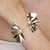 BRACELETE MEIA FLOR AMASSADA COM PÉROLA na internet